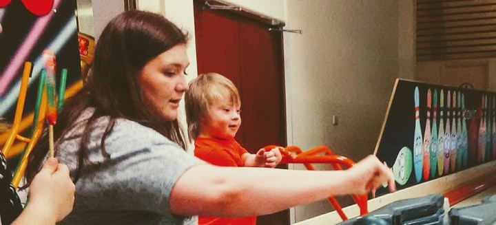 A sibling in front of NICU&nbsp;doors.